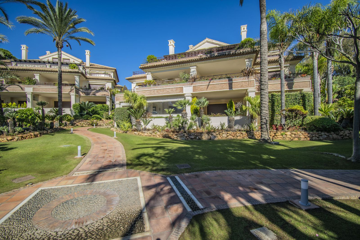 2 Bed Apartment for sale in Los Monteros Costa Del Sol, Málaga, Spain