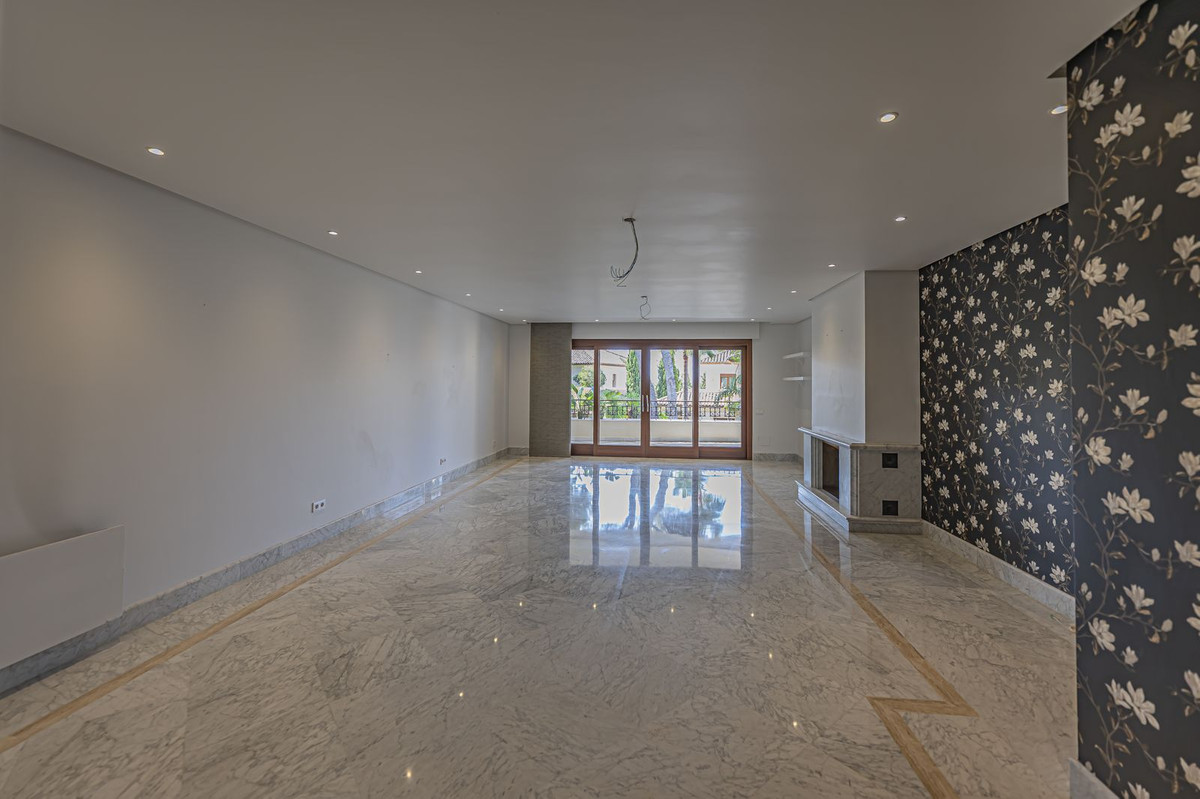 2 Bed Apartment for sale in Los Monteros Costa Del Sol, Málaga, Spain