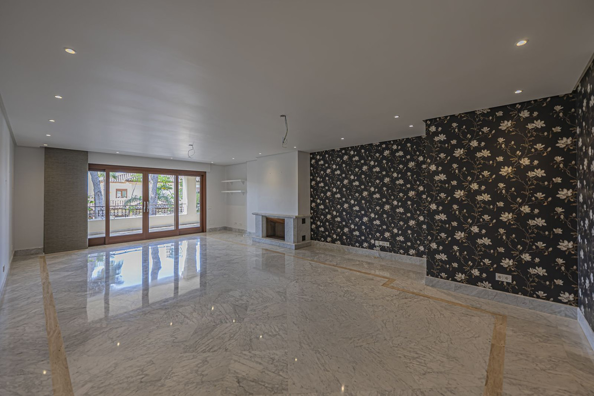 2 Bed Apartment for sale in Los Monteros Costa Del Sol, Málaga, Spain