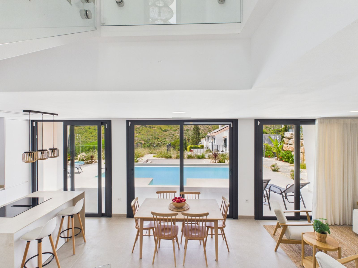 Se vende Villa - Chalet de 4 dormitorios en Costa Del Sol, Málaga, España