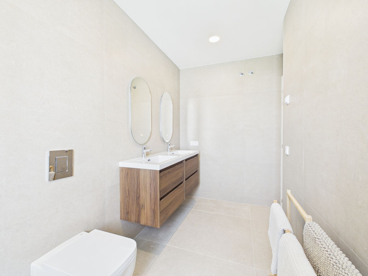 Se vende Villa - Chalet de 4 dormitorios en Costa Del Sol, Málaga, España