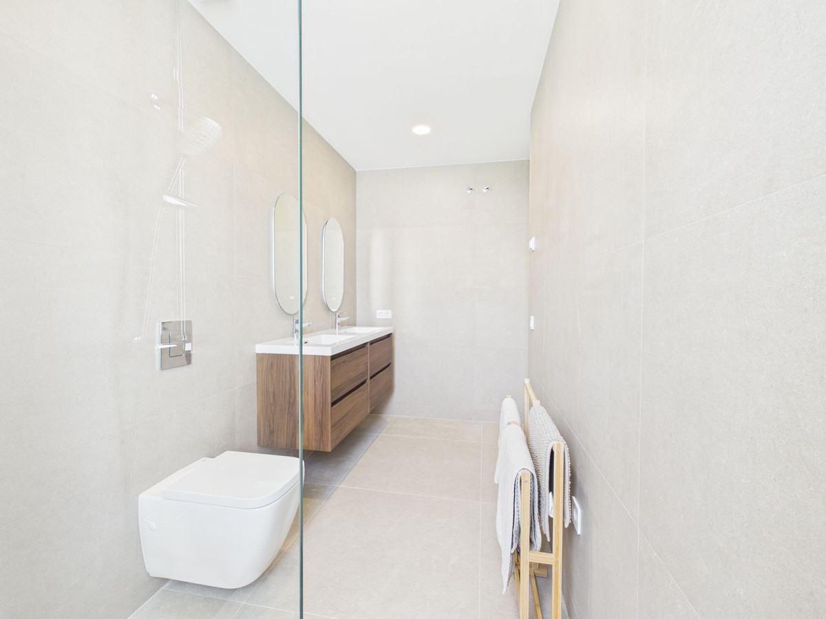 Se vende Villa - Chalet de 4 dormitorios en Costa Del Sol, Málaga, España