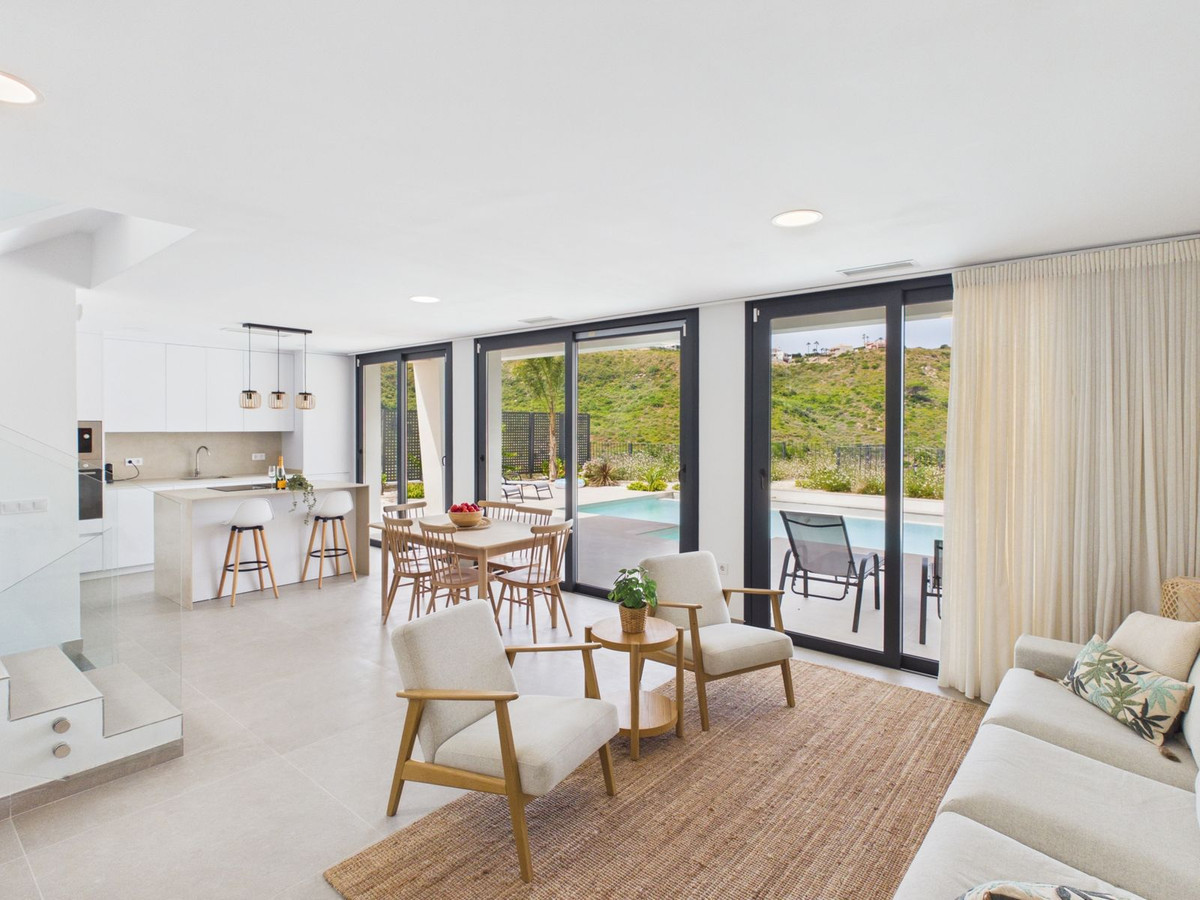 Se vende Villa - Chalet de 4 dormitorios en Costa Del Sol, Málaga, España