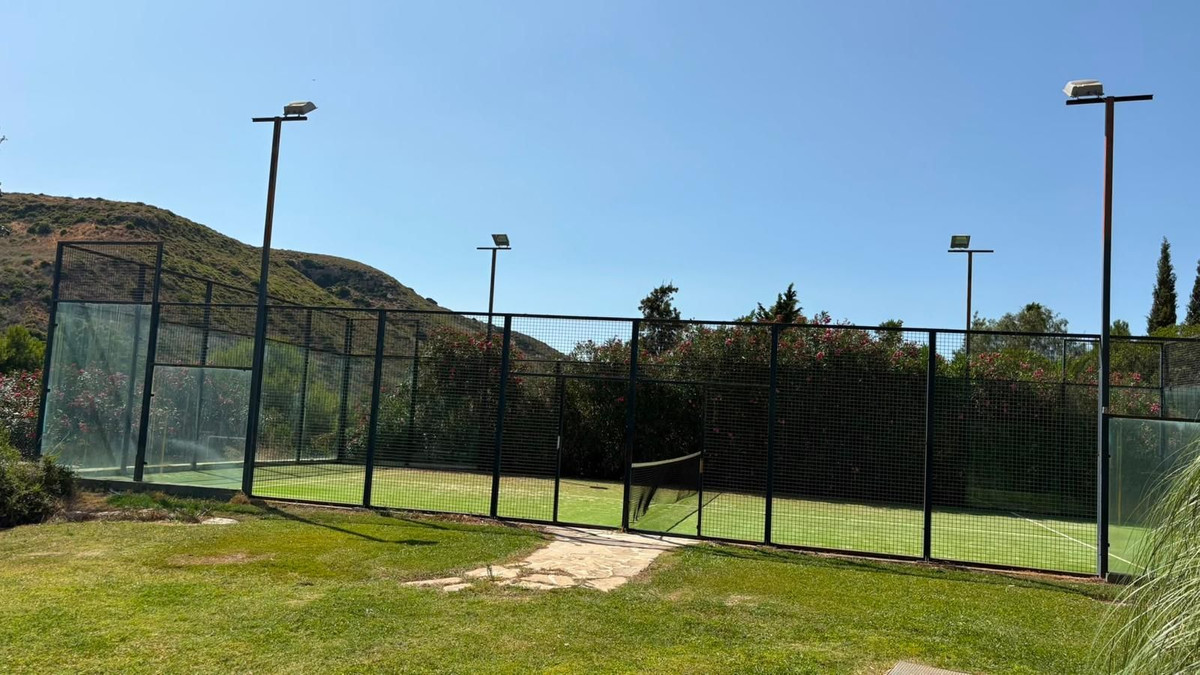 Se vende Villa - Chalet de 4 dormitorios en Costa Del Sol, Málaga, España