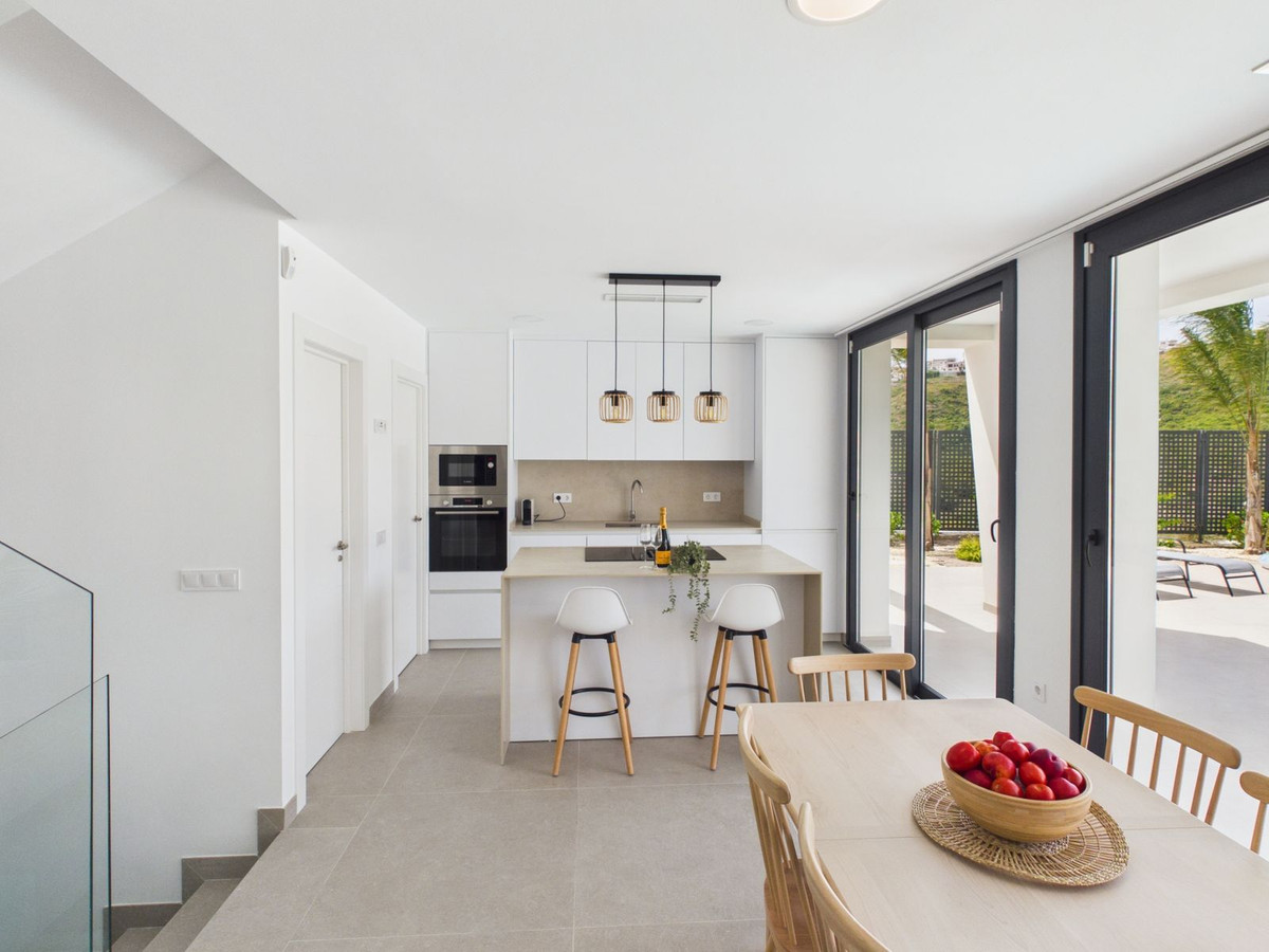 Se vende Villa - Chalet de 4 dormitorios en Costa Del Sol, Málaga, España