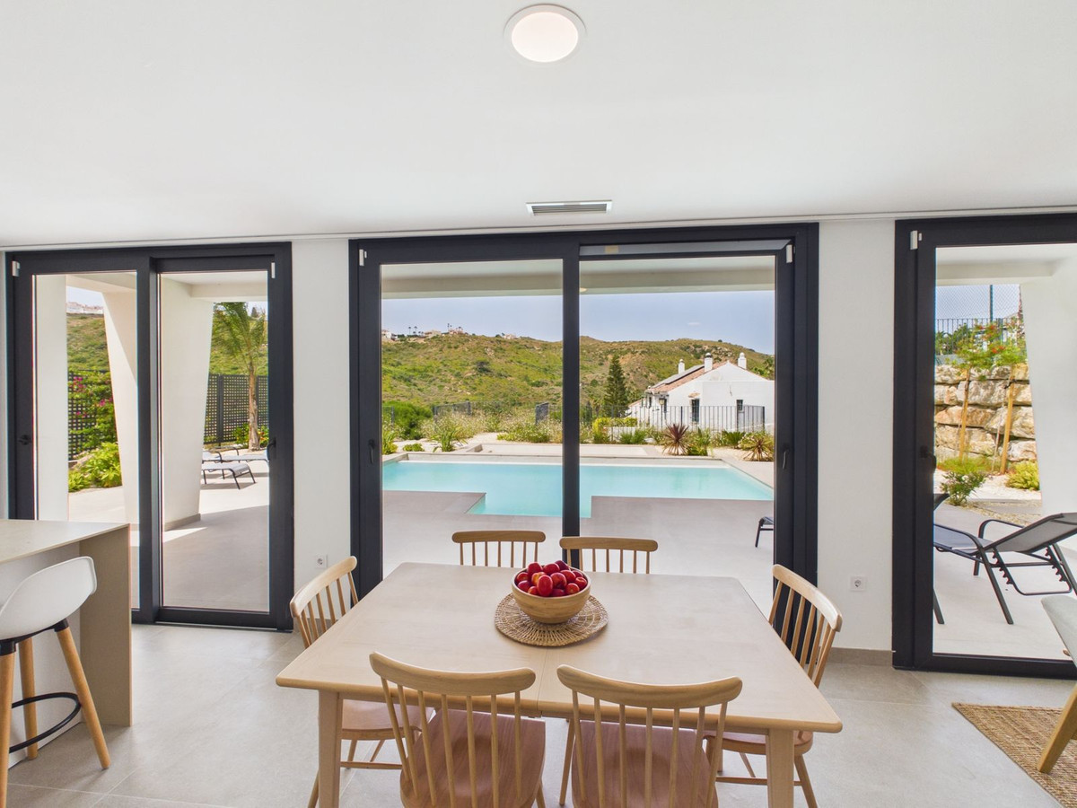 Se vende Villa - Chalet de 4 dormitorios en Costa Del Sol, Málaga, España