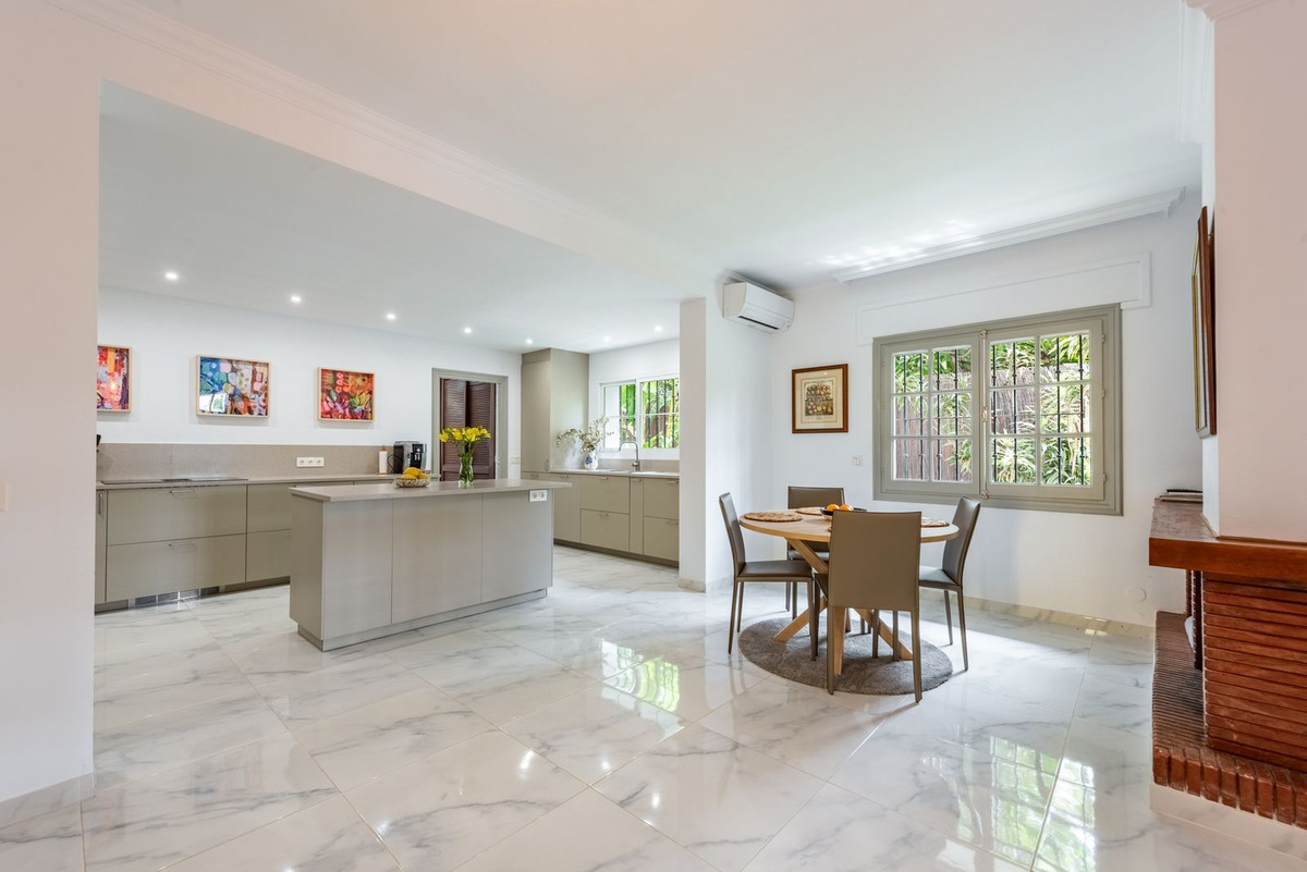 4 Bed Townhouse for sale in San Pedro De Alcántara Costa Del Sol, Málaga, Spain