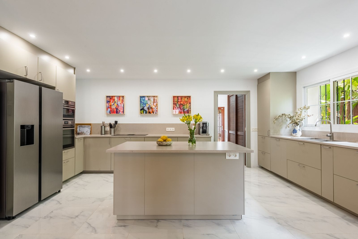 4 Bed Townhouse for sale in San Pedro De Alcántara Costa Del Sol, Málaga, Spain