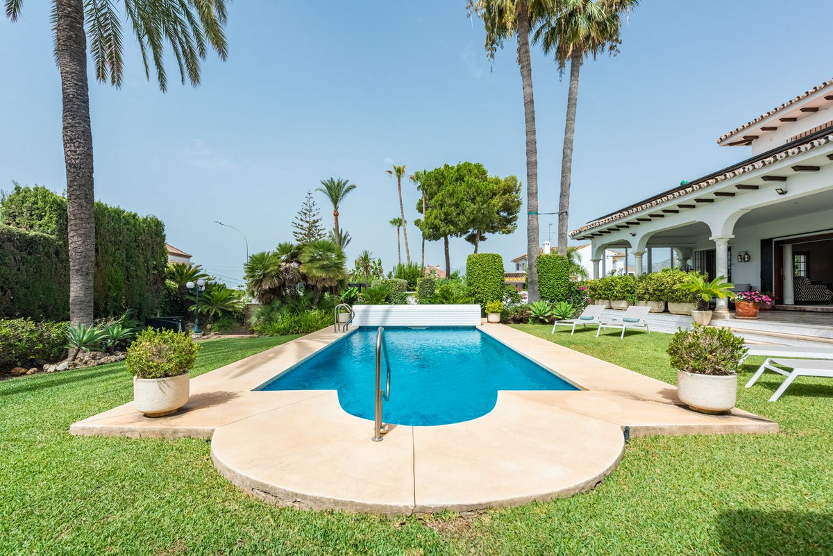4 Bed Townhouse for sale in San Pedro De Alcántara Costa Del Sol, Málaga, Spain