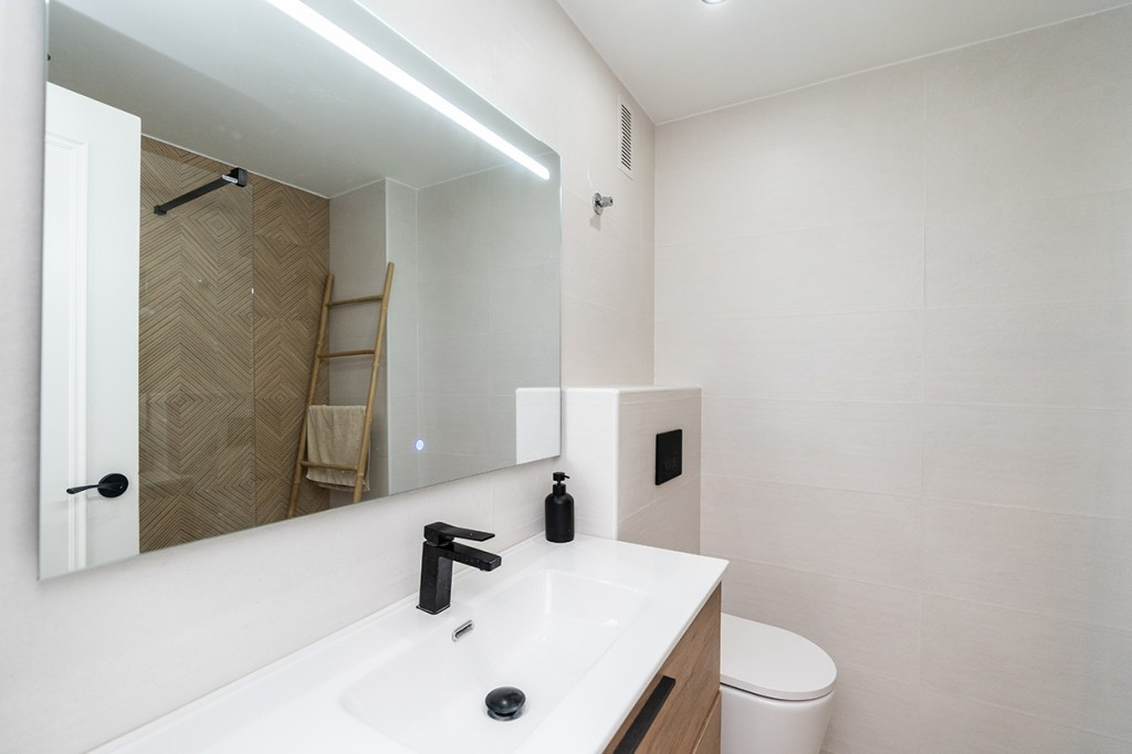 Se vende Apartamento Planta Media de 2 dormitorios en Costa Del Sol, Málaga, España