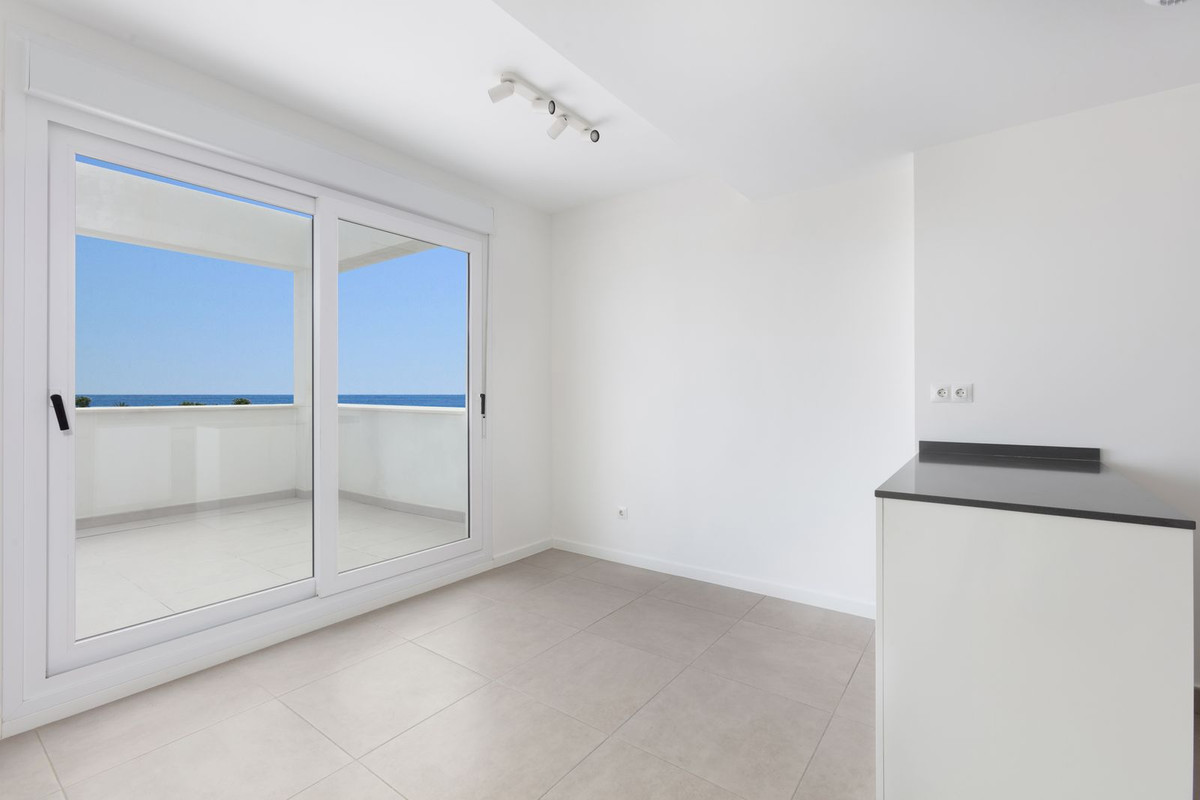 3 Bed Apartment for sale in Estepona Costa Del Sol, Málaga, Spain