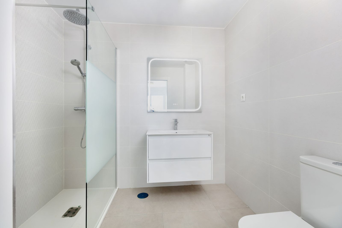 3 Bed Apartment for sale in Estepona Costa Del Sol, Málaga, Spain