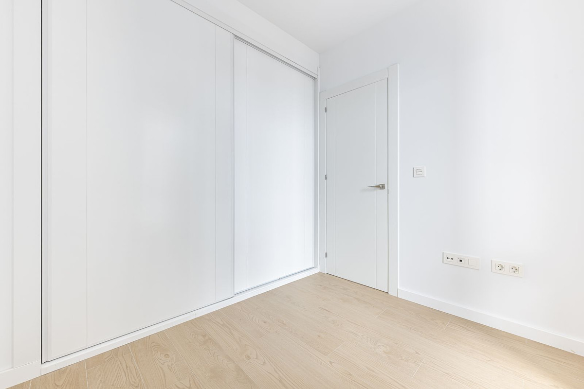 Se vende Apartamento Planta Media de 2 dormitorios en Costa Del Sol, Málaga, España