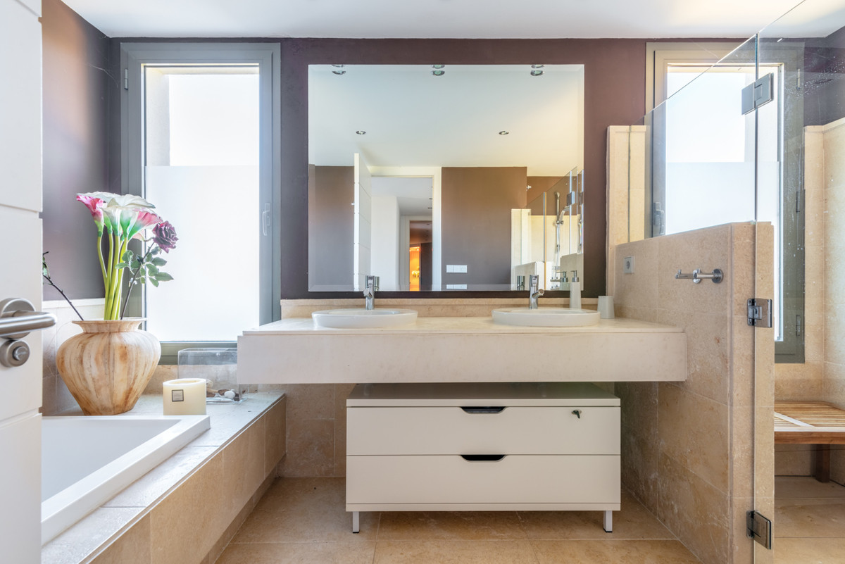 2 Bed Apartment for sale in Los Flamingos Costa Del Sol, Málaga, Spain