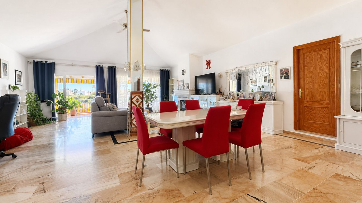 Se vende Villa - Chalet de 3 dormitorios en Costa Del Sol, Málaga, España