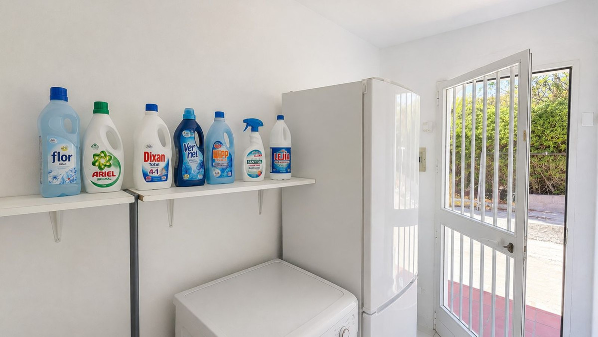Se vende Villa - Chalet de 3 dormitorios en Costa Del Sol, Málaga, España