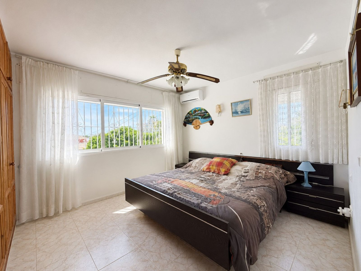 Se vende Villa - Chalet de 3 dormitorios en Costa Del Sol, Málaga, España