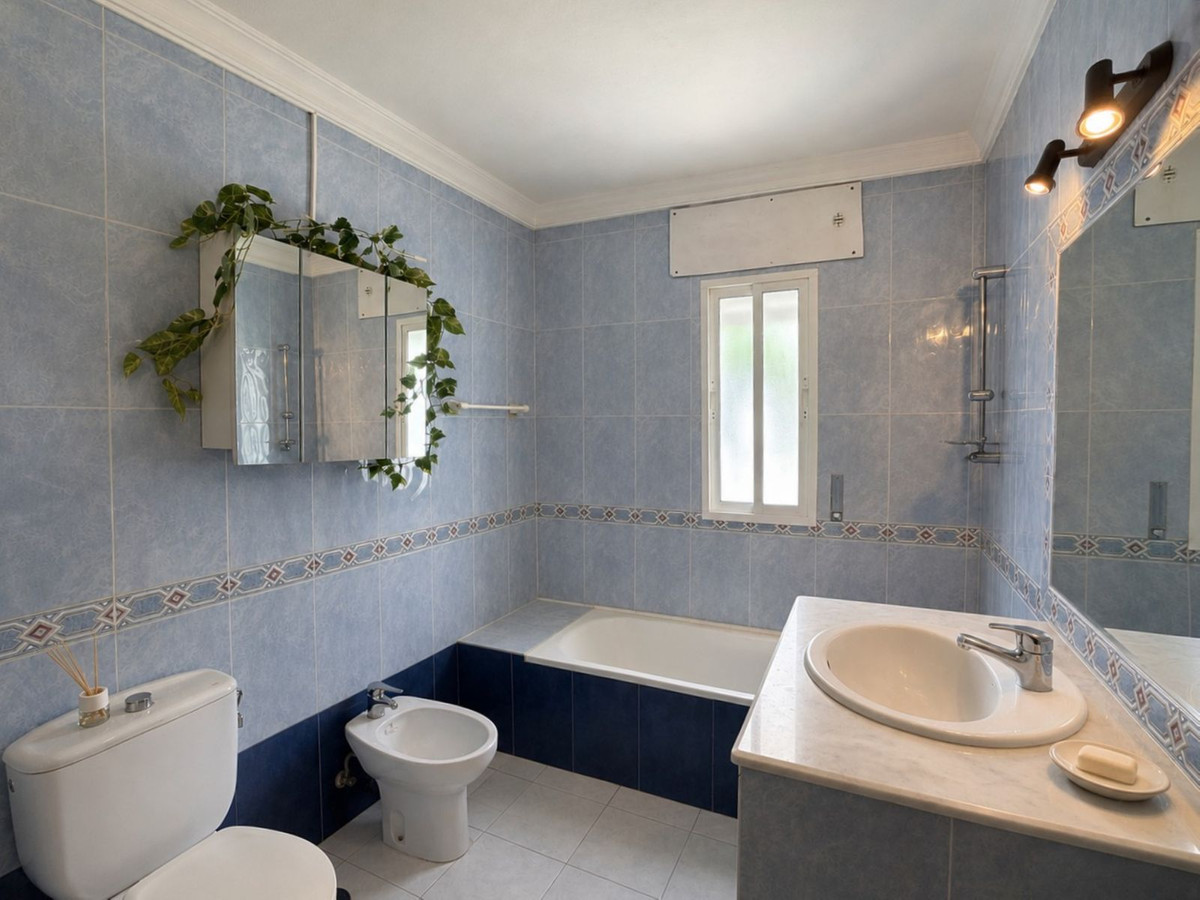 Se vende Villa - Chalet de 3 dormitorios en Costa Del Sol, Málaga, España
