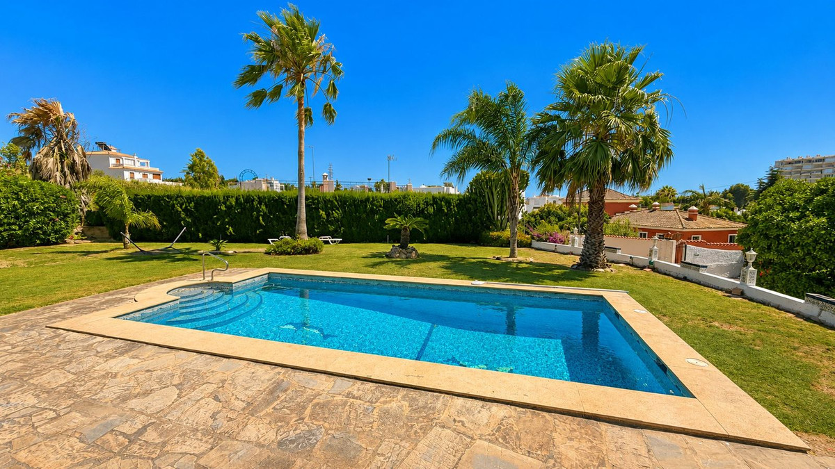 Se vende Villa - Chalet de 3 dormitorios en Costa Del Sol, Málaga, España