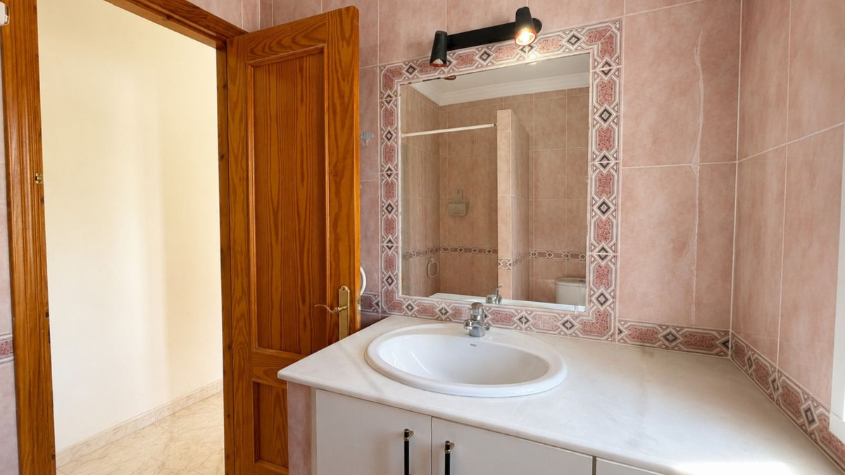 Se vende Villa - Chalet de 3 dormitorios en Costa Del Sol, Málaga, España
