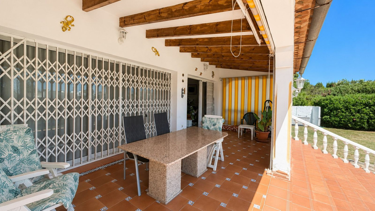 Se vende Villa - Chalet de 3 dormitorios en Costa Del Sol, Málaga, España