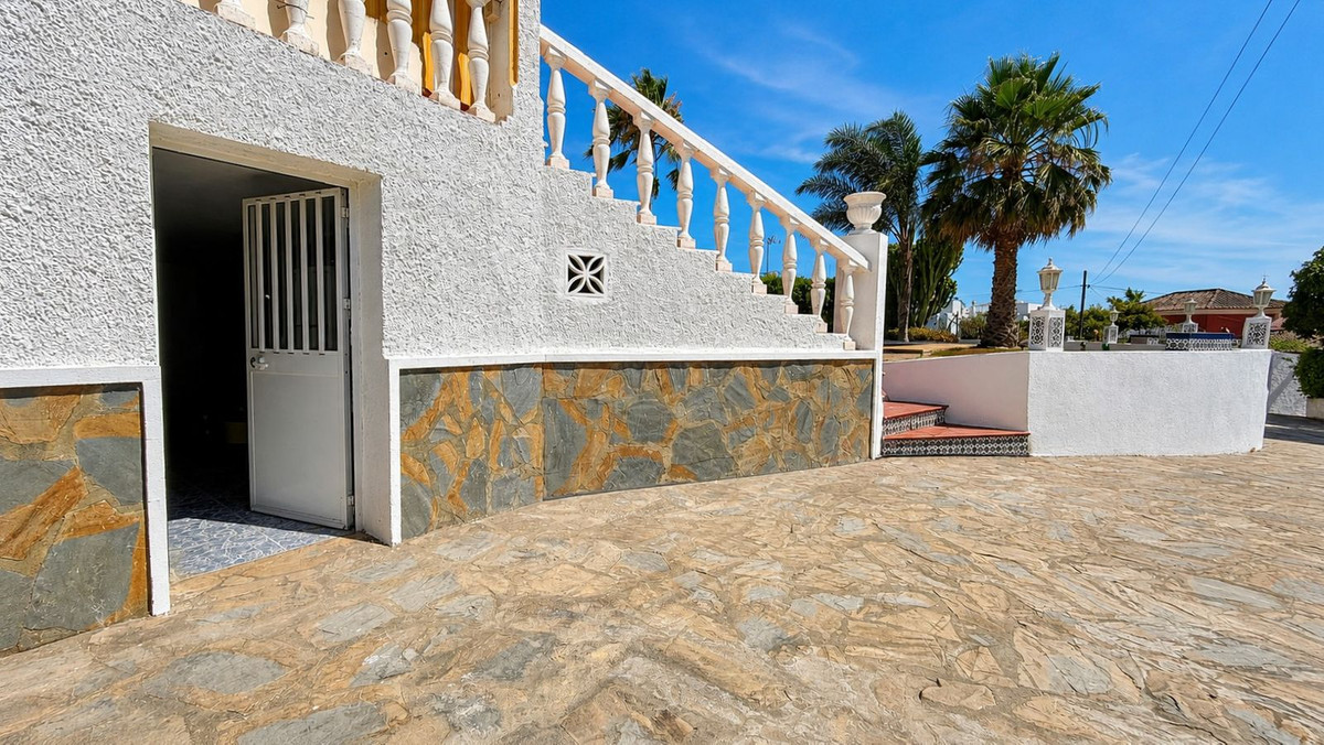 Se vende Villa - Chalet de 3 dormitorios en Costa Del Sol, Málaga, España