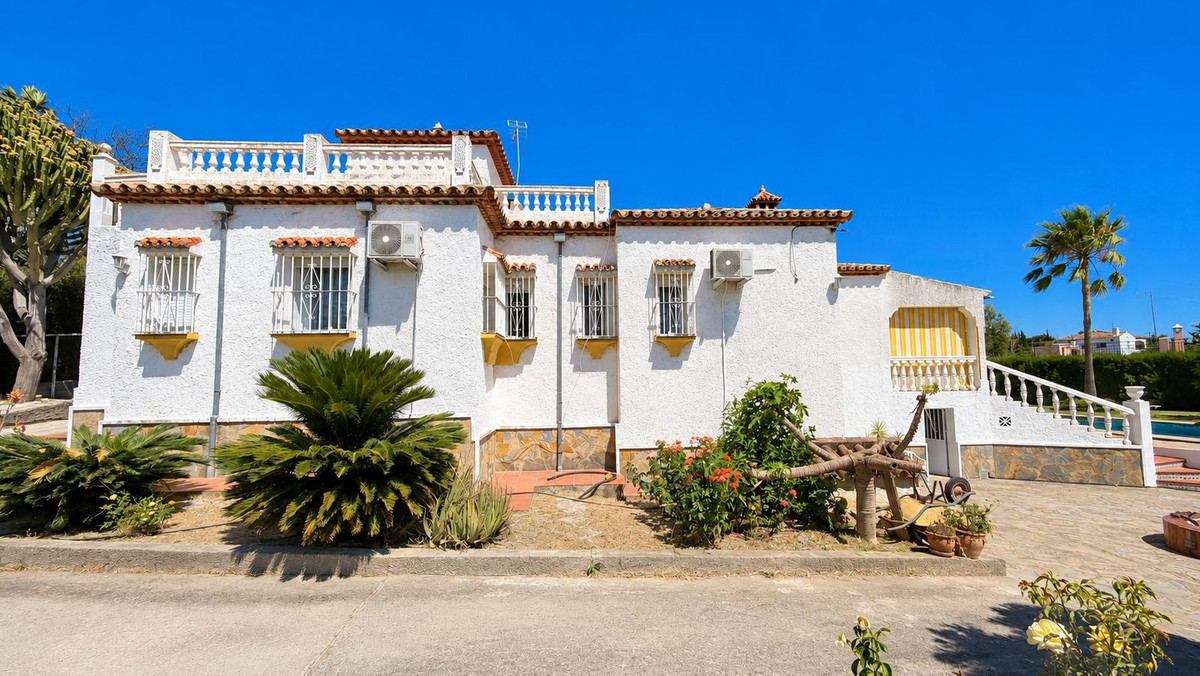 Se vende Villa - Chalet de 3 dormitorios en Costa Del Sol, Málaga, España