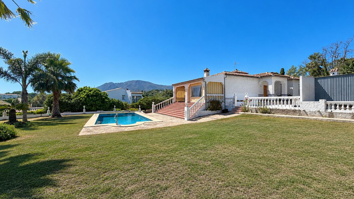 Se vende Villa - Chalet de 3 dormitorios en Costa Del Sol, Málaga, España