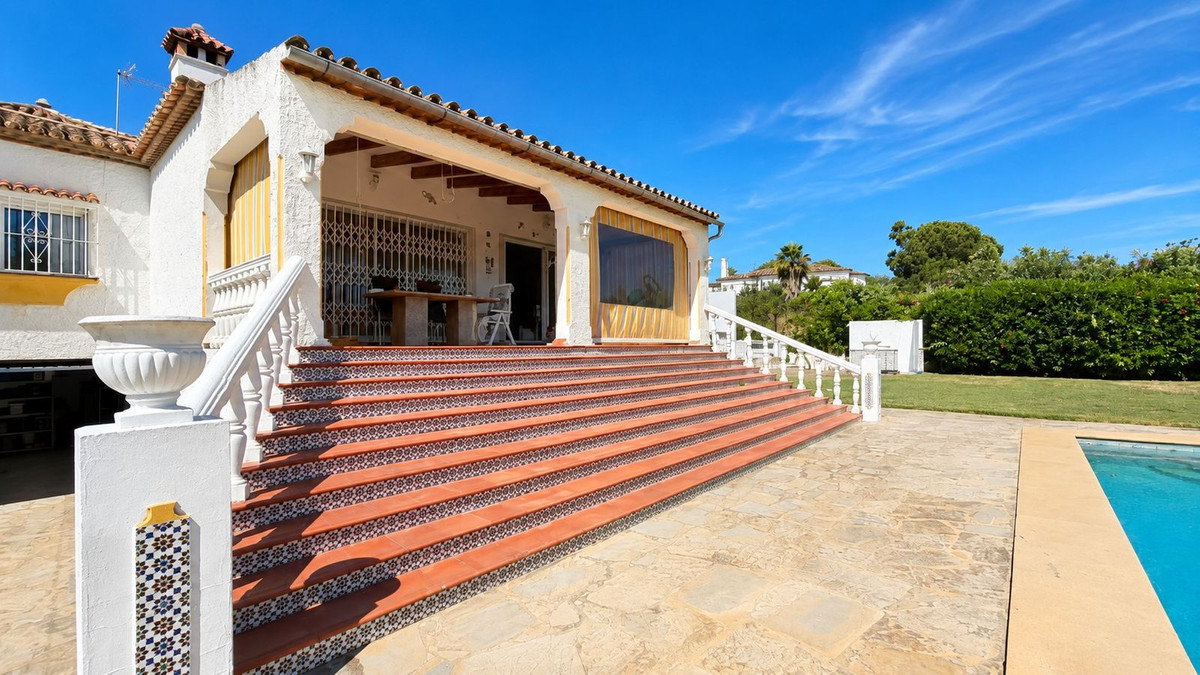 Se vende Villa - Chalet de 3 dormitorios en Costa Del Sol, Málaga, España