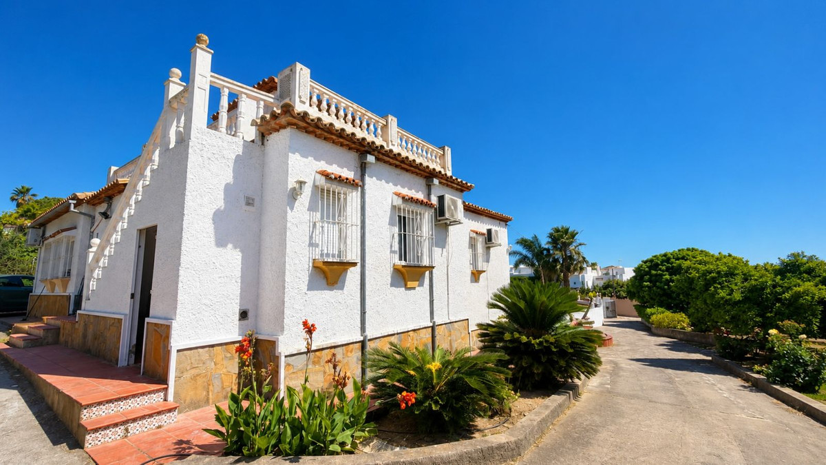 Se vende Villa - Chalet de 3 dormitorios en Costa Del Sol, Málaga, España