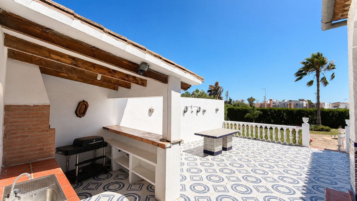 Se vende Villa - Chalet de 3 dormitorios en Costa Del Sol, Málaga, España
