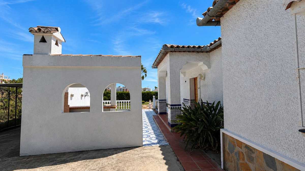 Se vende Villa - Chalet de 3 dormitorios en Costa Del Sol, Málaga, España