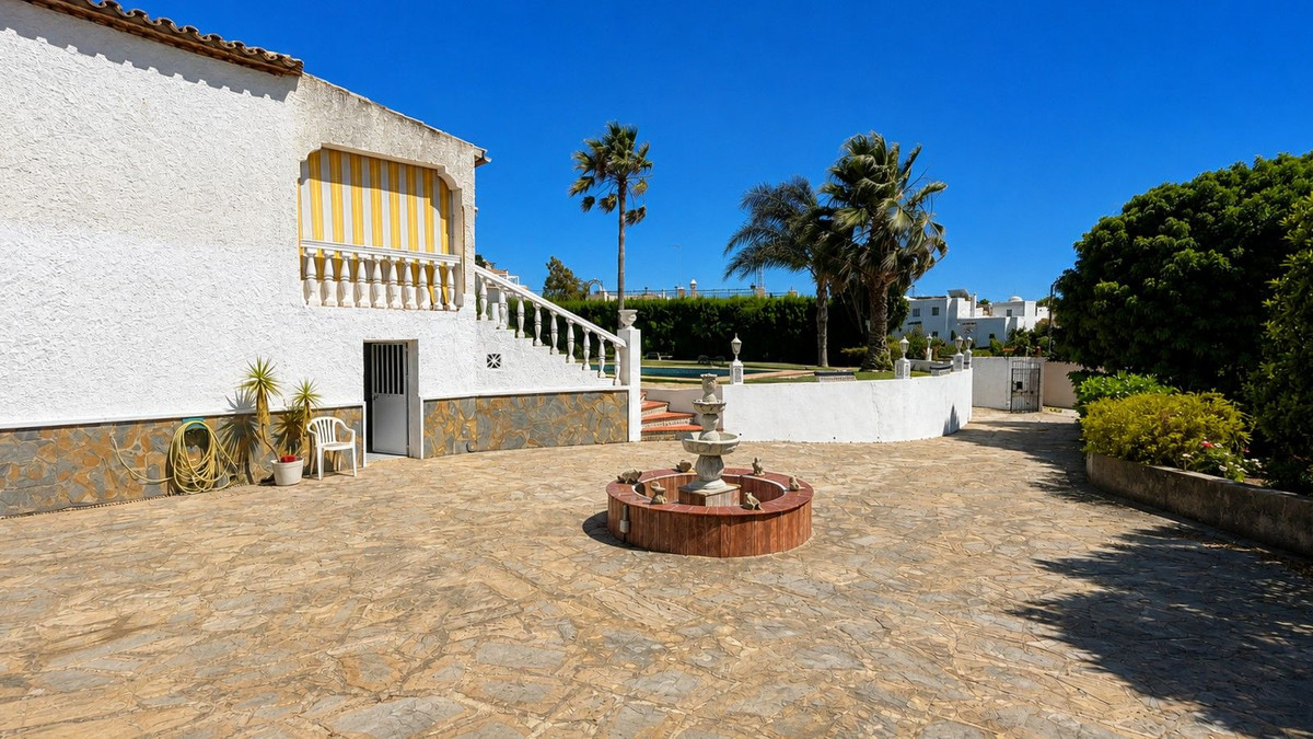 Se vende Villa - Chalet de 3 dormitorios en Costa Del Sol, Málaga, España
