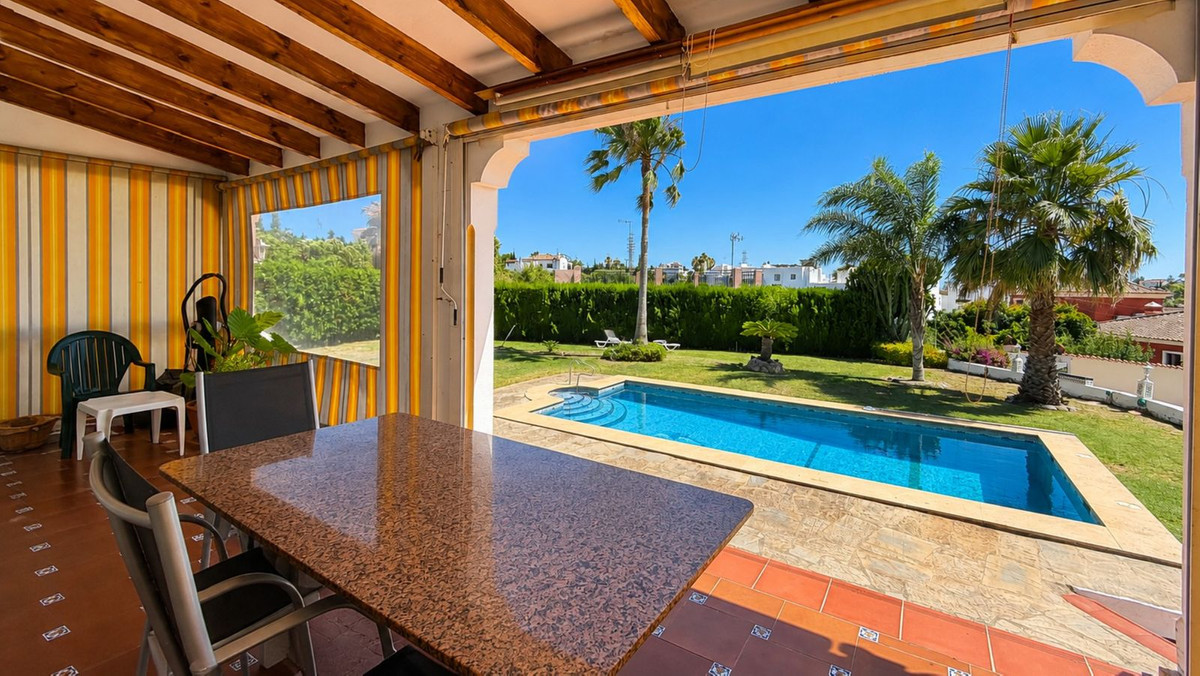 Se vende Villa - Chalet de 3 dormitorios en Costa Del Sol, Málaga, España