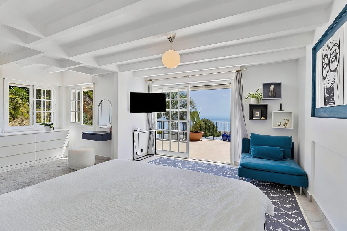 5 Bed Townhouse for sale in Ojén Costa Del Sol, Málaga, Spain