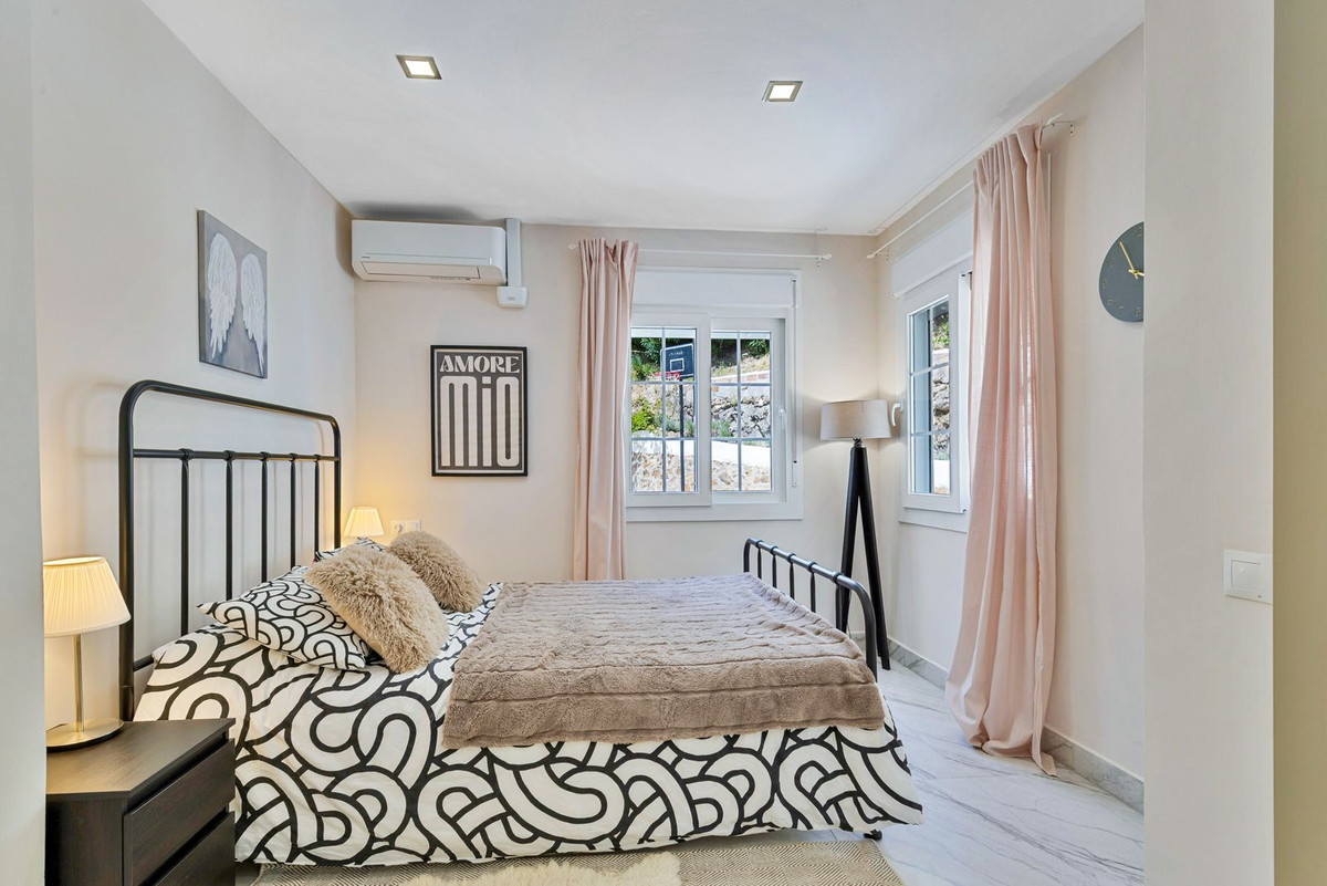 5 Bed Townhouse for sale in Ojén Costa Del Sol, Málaga, Spain