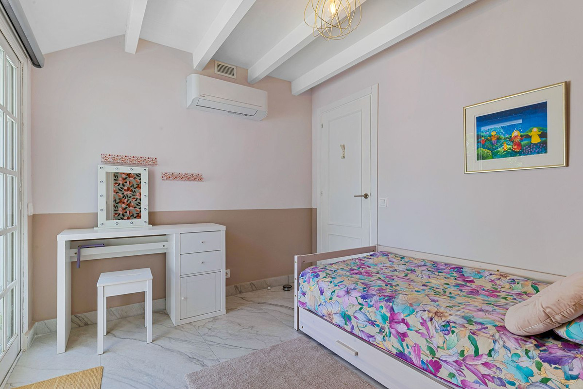 5 Bed Townhouse for sale in Ojén Costa Del Sol, Málaga, Spain