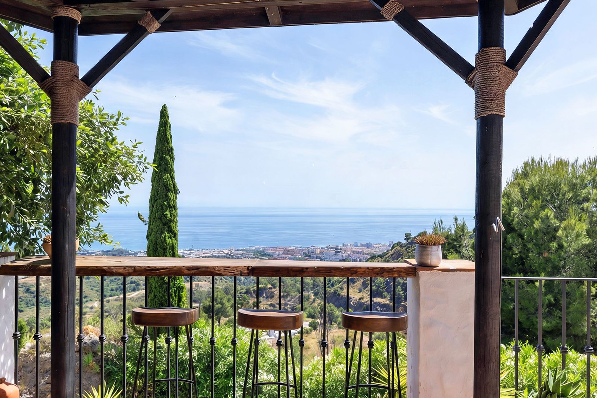 5 Bed Townhouse for sale in Ojén Costa Del Sol, Málaga, Spain