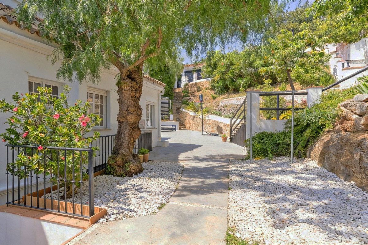 5 Bed Townhouse for sale in Ojén Costa Del Sol, Málaga, Spain