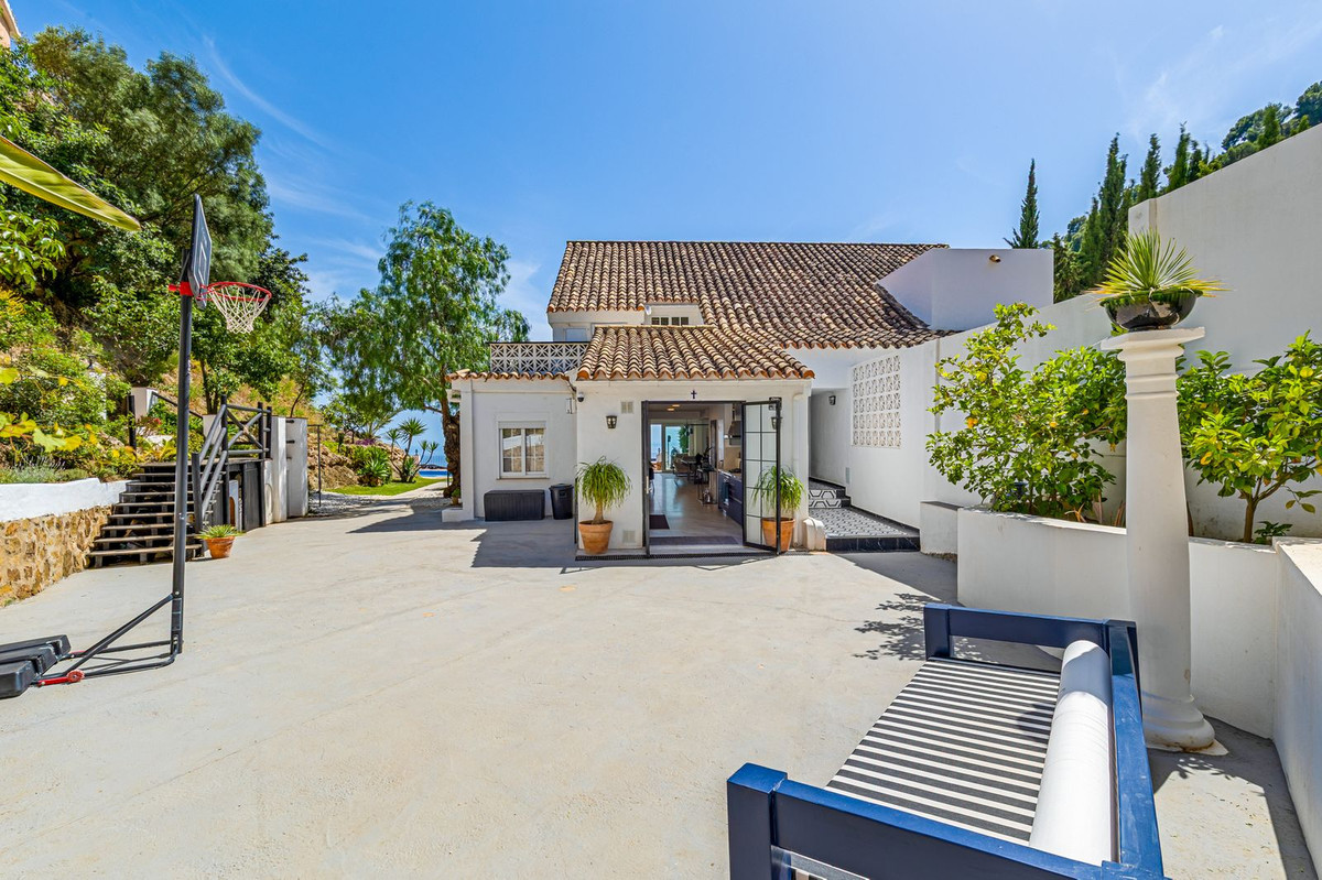 5 Bed Townhouse for sale in Ojén Costa Del Sol, Málaga, Spain