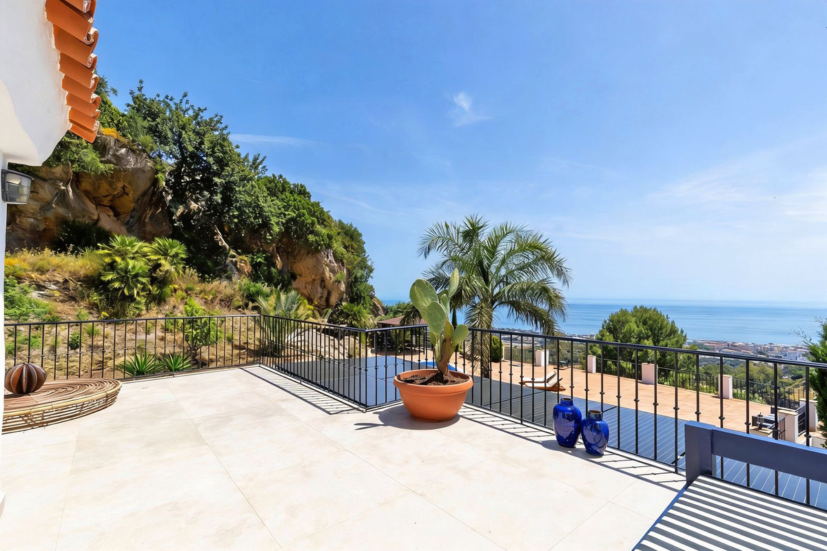 5 Bed Townhouse for sale in Ojén Costa Del Sol, Málaga, Spain