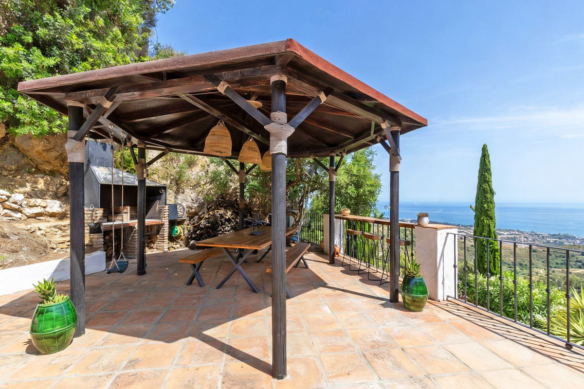 5 Bed Townhouse for sale in Ojén Costa Del Sol, Málaga, Spain