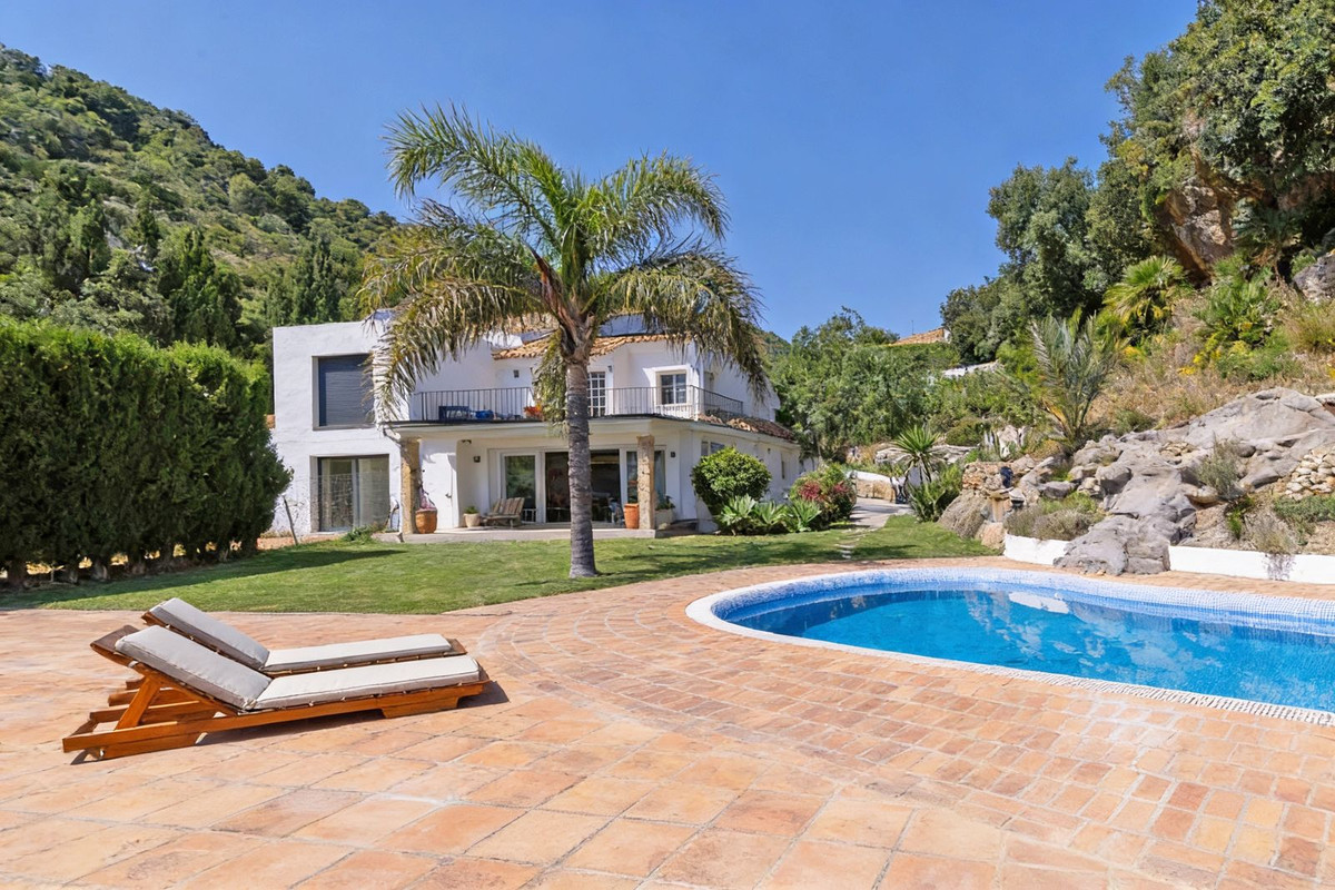 5 Bed Townhouse for sale in Ojén Costa Del Sol, Málaga, Spain