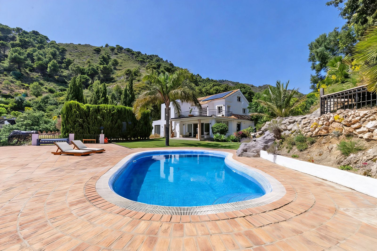 5 Bed Townhouse for sale in Ojén Costa Del Sol, Málaga, Spain