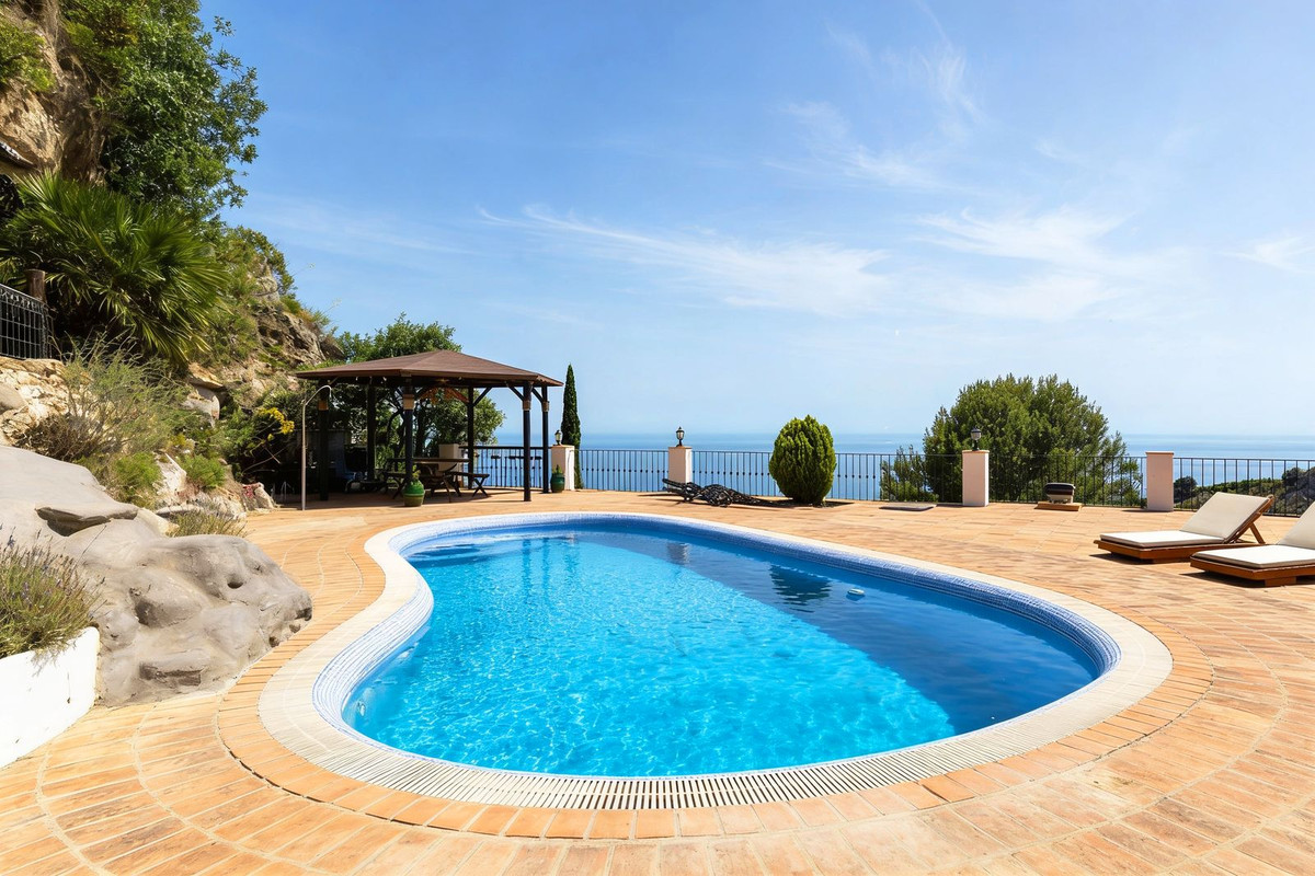 5 Bed Townhouse for sale in Ojén Costa Del Sol, Málaga, Spain