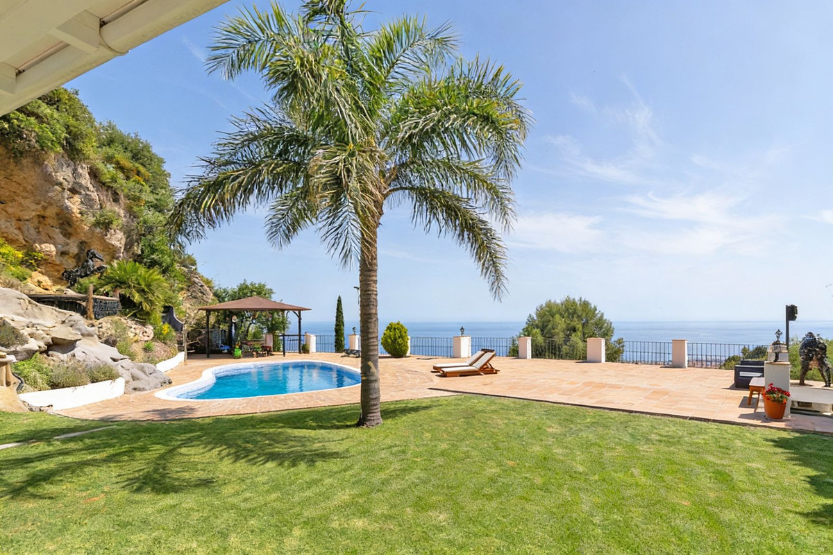 5 Bed Townhouse for sale in Ojén Costa Del Sol, Málaga, Spain