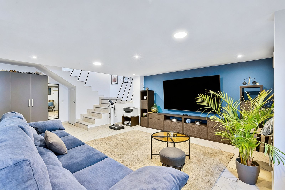 5 Bed Townhouse for sale in Ojén Costa Del Sol, Málaga, Spain