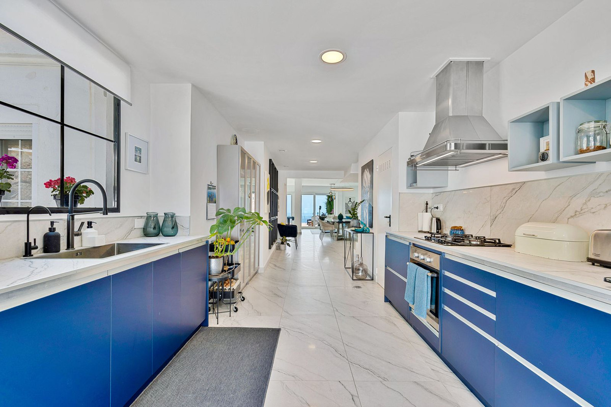 5 Bed Townhouse for sale in Ojén Costa Del Sol, Málaga, Spain