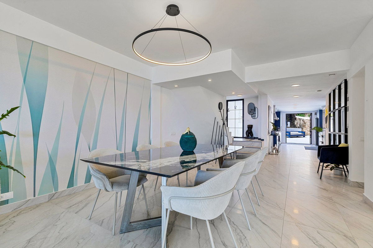 5 Bed Townhouse for sale in Ojén Costa Del Sol, Málaga, Spain