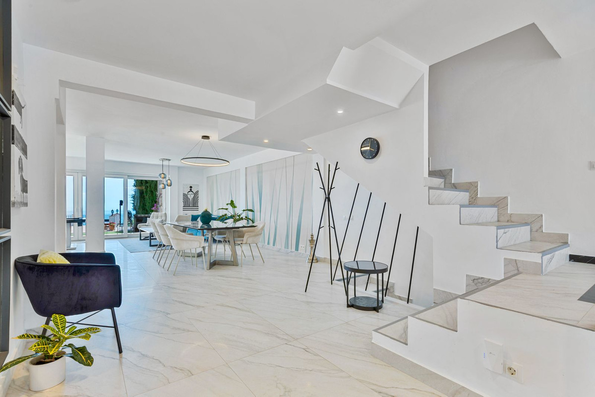 5 Bed Townhouse for sale in Ojén Costa Del Sol, Málaga, Spain